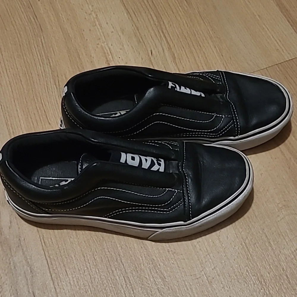 Vans x Karl Lagerfeld Old Skool Laceless Leather Platform Sneakers - Picture 3 of 8